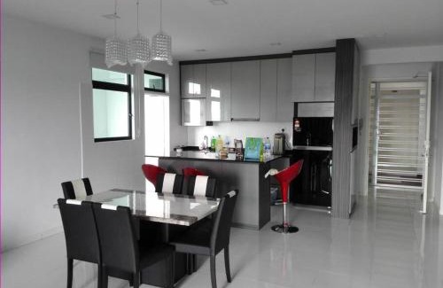 Bukit Indah Apartment | Skyloft Premium Suites 8 pax