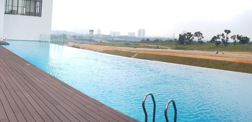 Cyberjaya Apartment | Skypark [Netflix+100Mbps], Cyberjaya by HostAssist