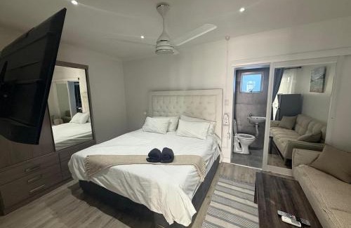 Melkbosstrand House | Skypool Guesthouse
