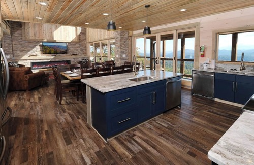 Gatlinburg - Pigeon Forge Cabin | Skyriver Falls - Spectacular Private Pool!
