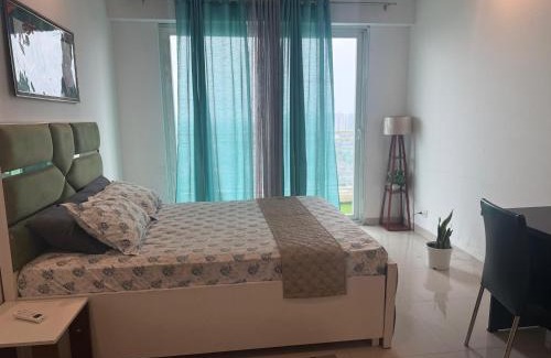 Noida Apartment | Skyswimstay