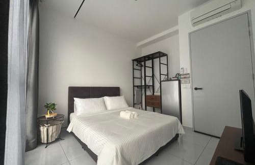 Bukit Indah Apartment | Skytrees Comfort Room With Simple Design Concept
