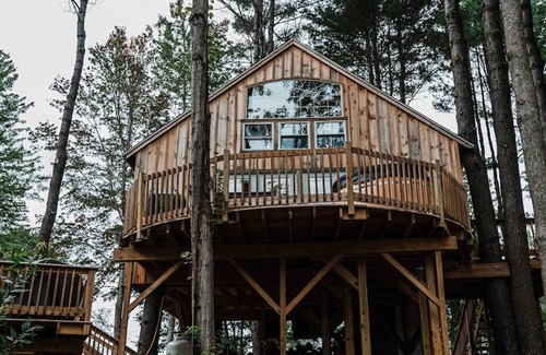 Belgrade House | Skyview Treehouse-amazing Views Of Belgrade Stream