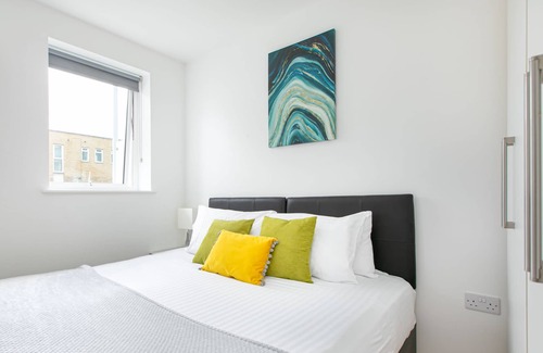 Grange House | SKYVILLION - 4BED HOUSE WITH GARDEN + PARKING NEAR The Galleria+University