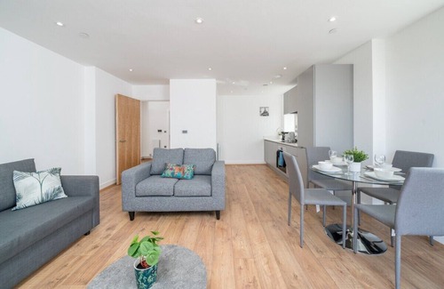 Woolwich Riverside Apartment | Skyvillion-Apartments Near River Thames ExCel & O2
