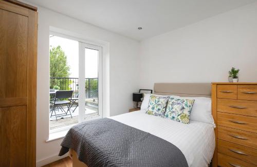 Golborne Apartment | Skyvillion - Beautiful 3-Bed Central London Apartment