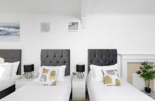 Turkey Street Apartment | Skyvillion - London Enfield 4 Bedroom Cosy House Free Parking Garden