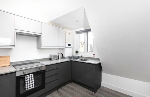 Enfield Apartment | Skyvillion -Vineyard Court- Enfield 1Bed w/Balcony