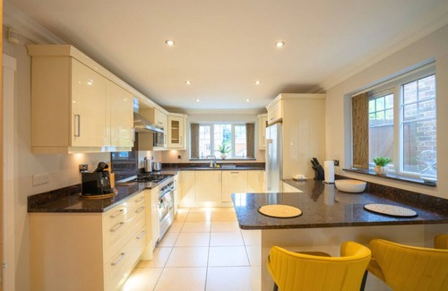 Marston Green House | Skyward Hse: 5BR 3Bath Balcony - Near HS2/NEC/BHX
