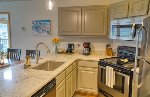 Crested Butte Condo | Slate River Retreat, great location for your mountain getaway!