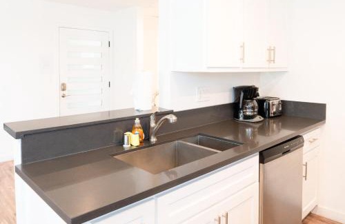 Wilshire Apartment | Sleek 1-Bedroom Apartment with AC & gated Parking space