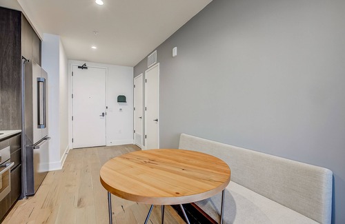 Rainey Street Historic District Condo | Sleek 15th-Floor Condo with Rooftop Pool, WiFi, Central AC, and Great Location