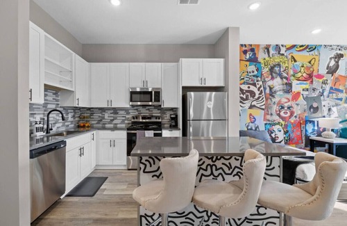 South Nashville Apartment | Sleek 1BR Near Broadway - Comfort & Convenience!