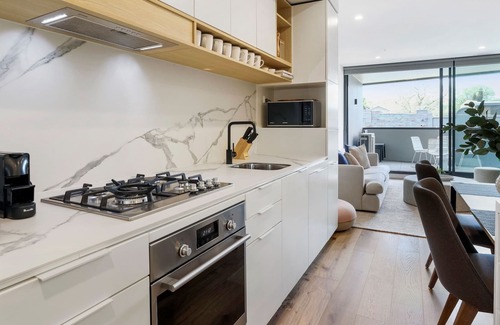 Ivanhoe Apartment | Sleek 2 Bedroom Apartment with Stunning Alfresco