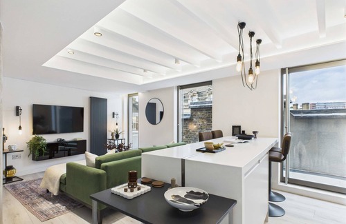 Chaucer Apartment | Sleek and Modern Penthouse beside Borough Market