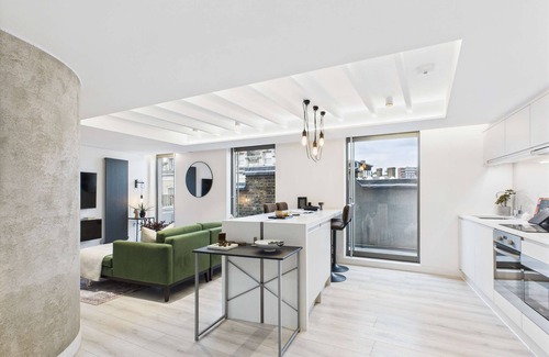 Chaucer Apartment | Sleek and Modern Penthouse beside Borough Market