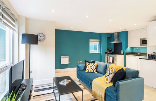 Walworth Apartment | Sleek and Modern 2-BR/1 mile to Borough Market