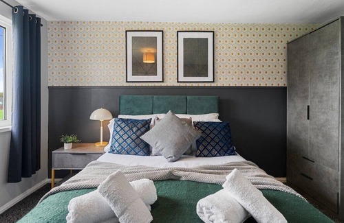 Bolton House | Sleek and Stylish 3 Bed House - Great Location