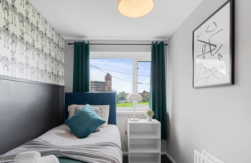 Bolton House | Sleek and Stylish 3 Bed House - Great Location