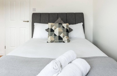 Anerley House | Sleek and Stylish 2BD Home with a Garden Anerley