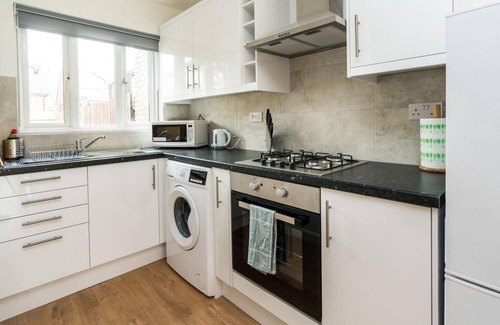 Anerley House | Sleek and Stylish 2BD Home with a Garden Anerley