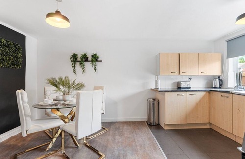 Bolton House | Sleek and Stylish 3 Bed House - Great Location