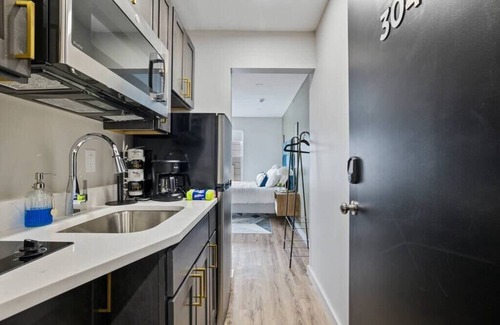 Middletown Apartment | Sleek and Stylish Apartment in Vibrant Middletown
