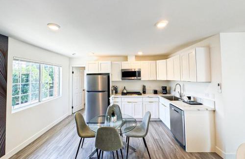Universal City House | Sleek and Stylish - Modern 1BR Retreat - WO3 - UC