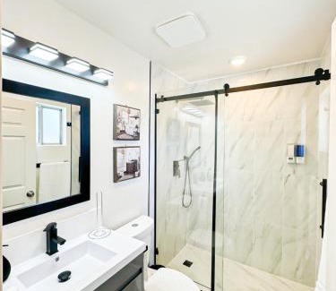Universal City House | Sleek and Stylish - Modern 1BR Retreat - WO3 - UC