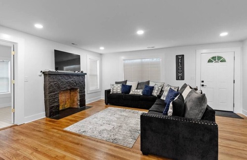 Highland Park House | Sleek & Beautiful Chattanooga Home