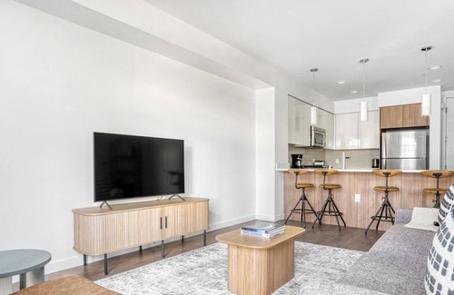 Campbell Apartment | Sleek Campbell 1BR w/ Gym, W/D, Game Room, walk to WF & TJ, by Blueground