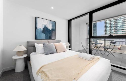 South Melbourne Apartment | Sleek City Living: 1BR Retreat Apt CBD Wi-Fi Yoga