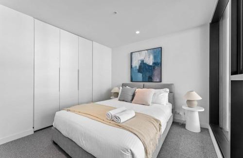 South Melbourne Apartment | Sleek City Living: 1BR Retreat Apt CBD Wi-Fi Yoga