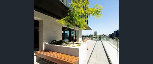 South Melbourne Apartment | Sleek City Living: 1BR Retreat Apt CBD Wi-Fi Yoga