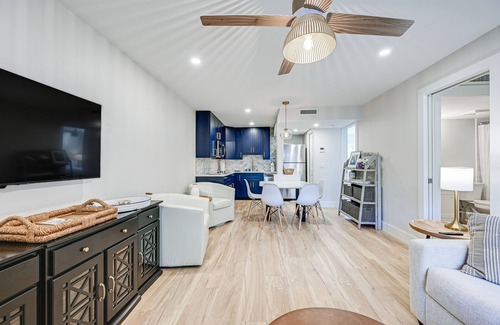Old Naples Condo | Sleek Coastal Abode: 1 Block to Naples Beach!