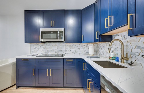 Old Naples Apartment | Sleek Coastal Abode: 1 Block to Naples Beach!