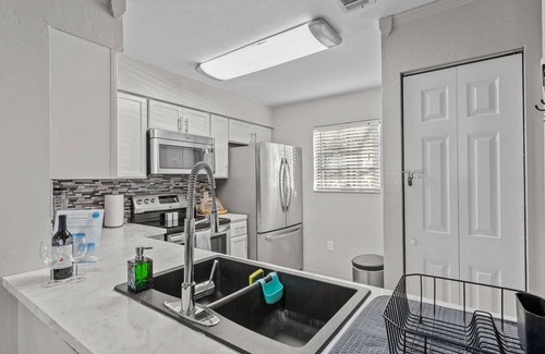 Gainesville Apartment | Sleek condo UF crossing