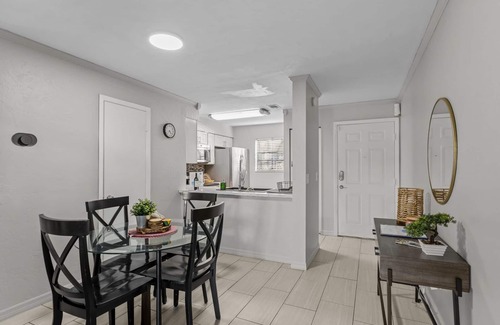 Gainesville Apartment | Sleek condo UF crossing