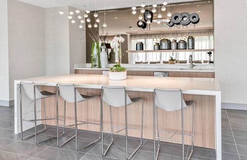 Doral Condo | Sleek Doral Haven: Studio Comfort