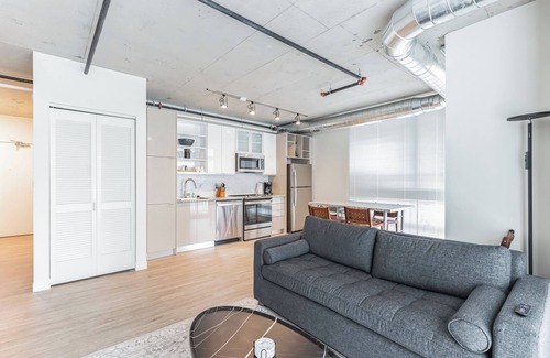 Downtown Cleveland Apartment | Sleek DT Cleveland Apt at City Club