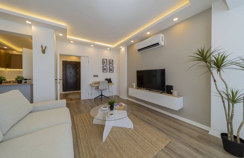 Kaleici Apartment | Sleek Flat 1 min to Hadrian Gates, 8 min to Beach