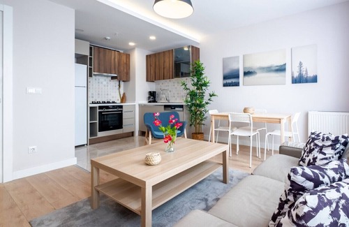 Celiktepe Mahallesi Apartment | Sleek Flat with Terrace close to Sapphire Mall