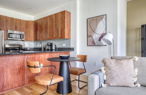 Hoboken Apartment | Sleek Hoboken 1BR w/ Gym, W/D & Elevator, near Waterfront, by Blueground
