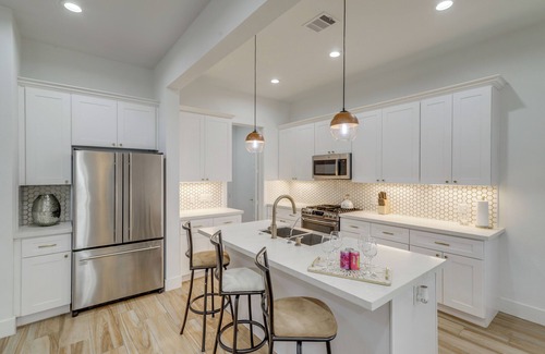 Garden Oaks House | Sleek Home w/Screened Patio & Yard in Houston!