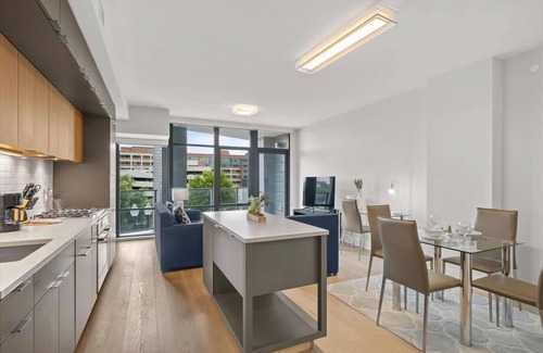 NoMa House | Sleek Kitchen w/High End Appliances | Union Station & Union Market Close by