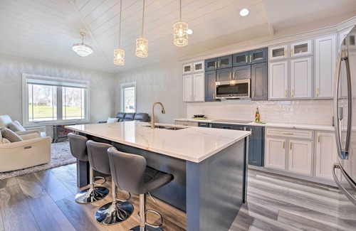 Ludington House | Sleek Ludington Haven < 1 Mi to Lake Michigan