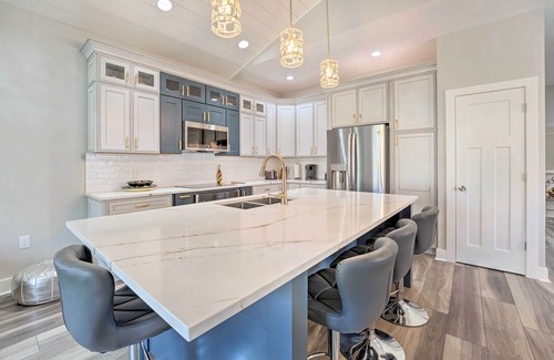 Ludington House | Sleek Ludington Haven < 1 Mi to Lake Michigan