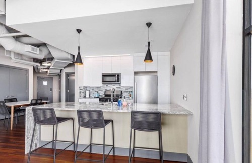 Nelson Apartment | Sleek Modern Corner Luxury Apartment with Water/City Views - Leonard Luxury
