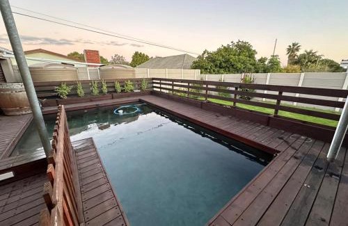 Parow North Apartment | Sleek Modern Luxury Pool Side Apartment