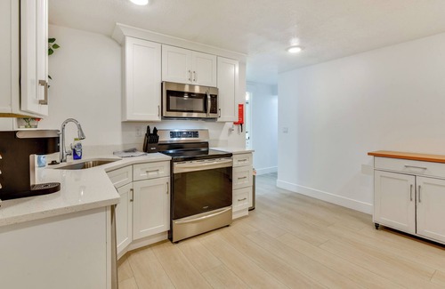 Morgan Apartment | Sleek & Modern Morgan Abode: Great for Families!
